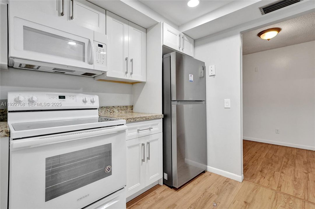 For Sale: $239,000 (2 beds, 2 baths, 782 Square Feet)