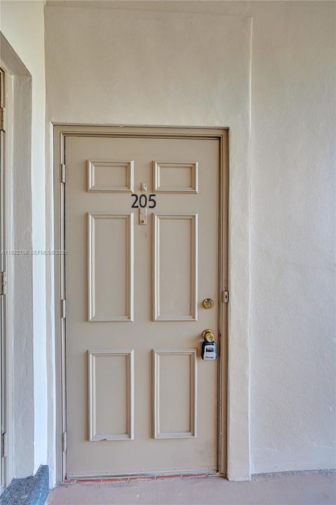 For Sale: $239,000 (2 beds, 2 baths, 782 Square Feet)