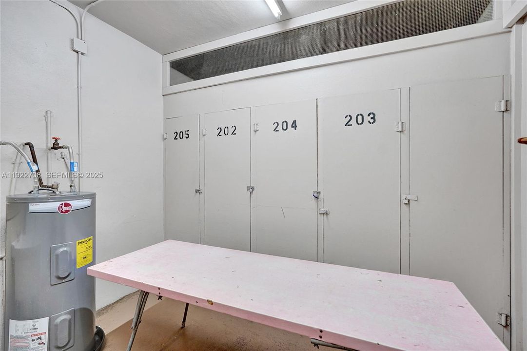 For Sale: $239,000 (2 beds, 2 baths, 782 Square Feet)