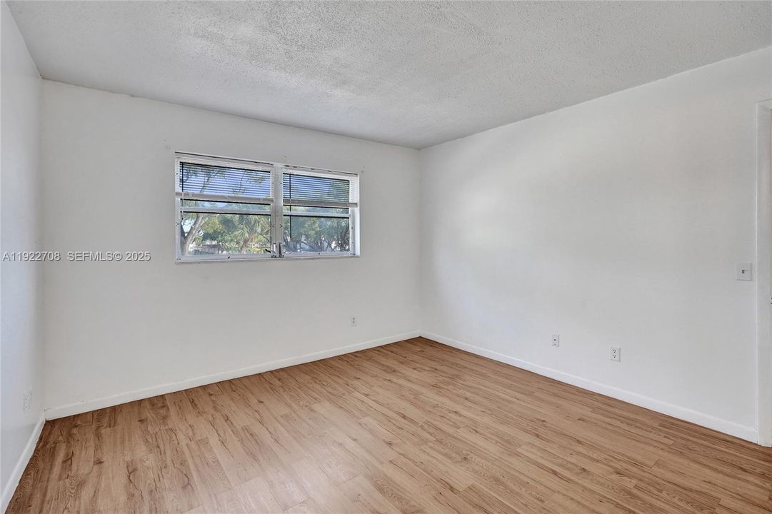 For Sale: $239,000 (2 beds, 2 baths, 782 Square Feet)