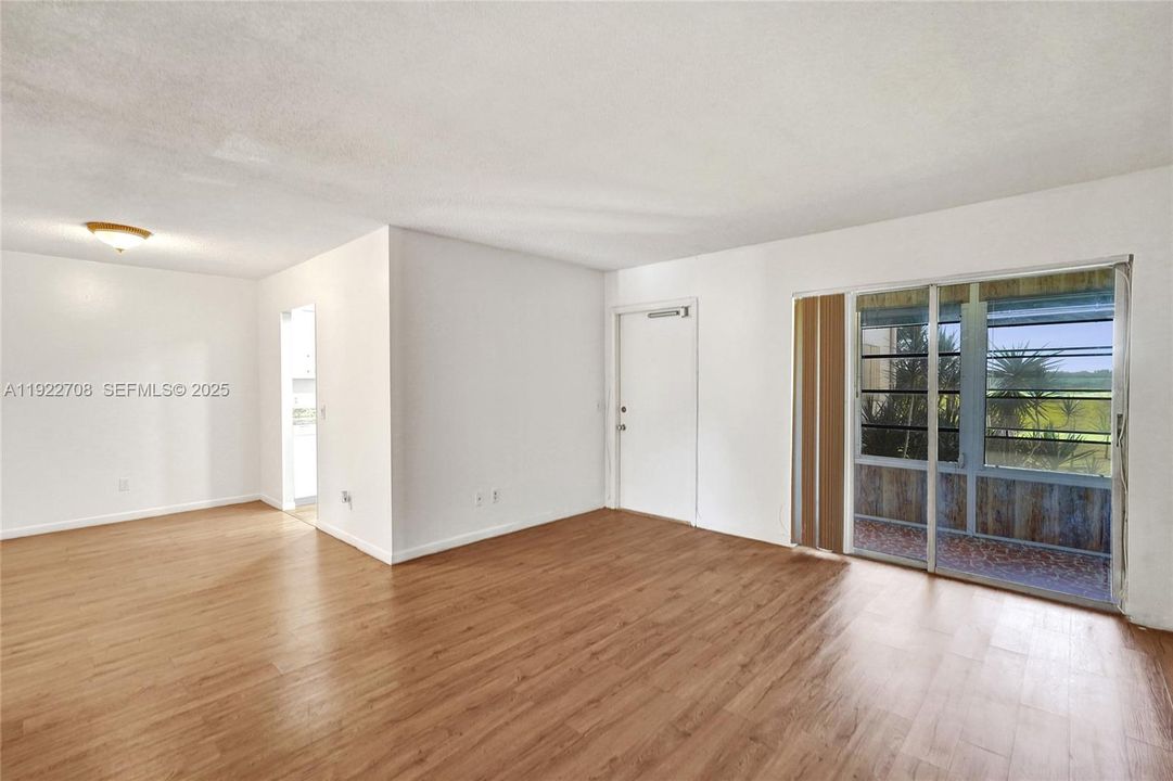 For Sale: $239,000 (2 beds, 2 baths, 782 Square Feet)