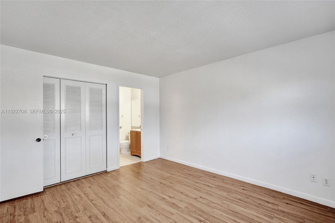 For Sale: $239,000 (2 beds, 2 baths, 782 Square Feet)