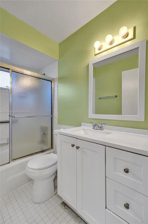 For Sale: $239,000 (2 beds, 2 baths, 782 Square Feet)