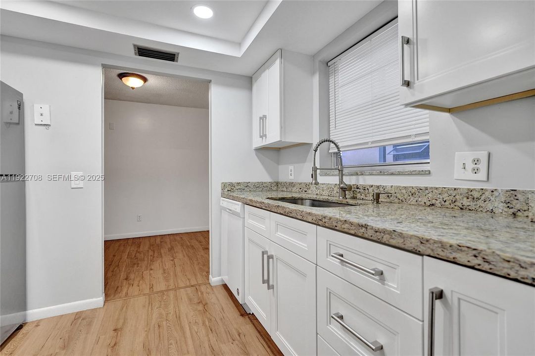 For Sale: $239,000 (2 beds, 2 baths, 782 Square Feet)