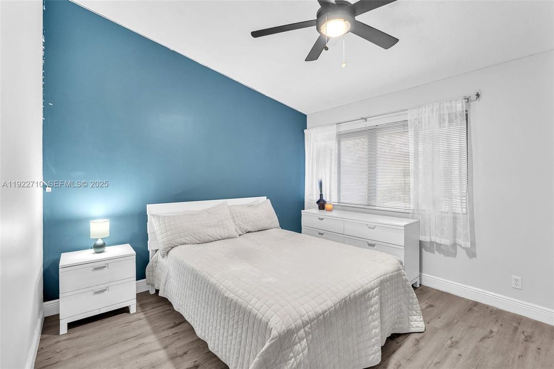 For Sale: $345,000 (2 beds, 1 baths, 1328 Square Feet)