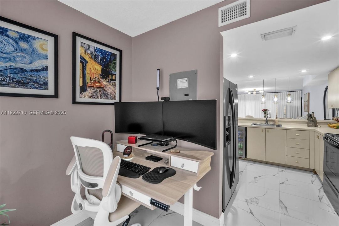 For Sale: $345,000 (2 beds, 1 baths, 1328 Square Feet)