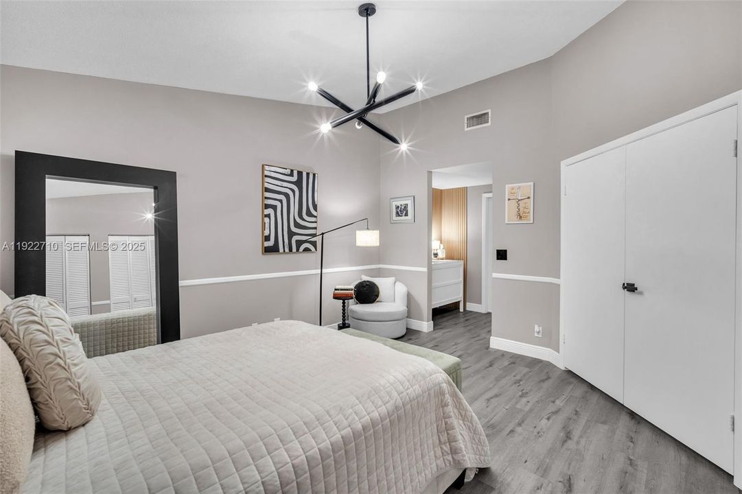 For Sale: $345,000 (2 beds, 1 baths, 1328 Square Feet)