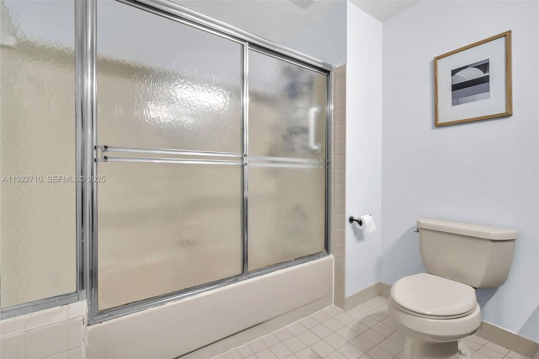 For Sale: $345,000 (2 beds, 1 baths, 1328 Square Feet)