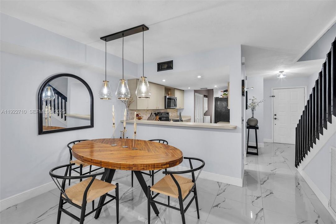 For Sale: $345,000 (2 beds, 1 baths, 1328 Square Feet)