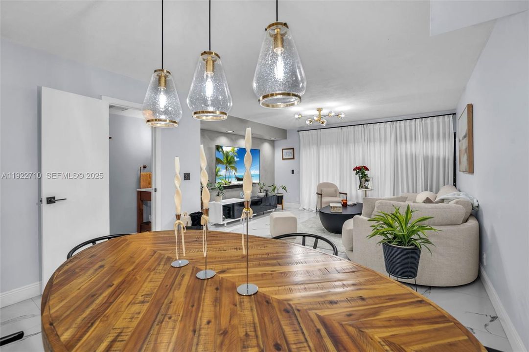 For Sale: $345,000 (2 beds, 1 baths, 1328 Square Feet)