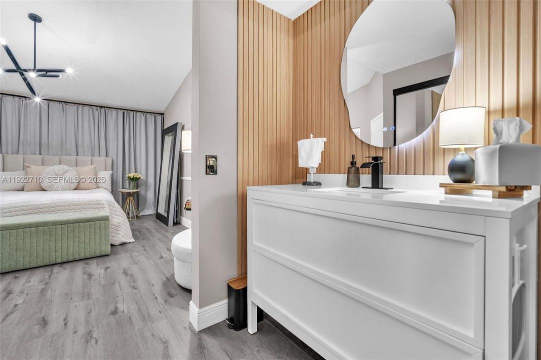 For Sale: $345,000 (2 beds, 1 baths, 1328 Square Feet)