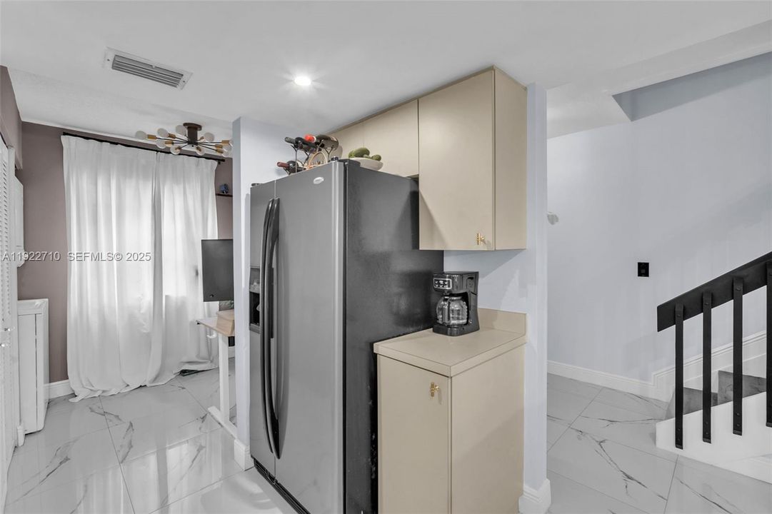 For Sale: $345,000 (2 beds, 1 baths, 1328 Square Feet)
