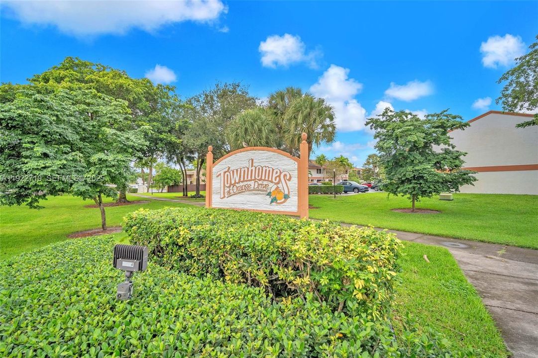 For Sale: $345,000 (2 beds, 1 baths, 1328 Square Feet)