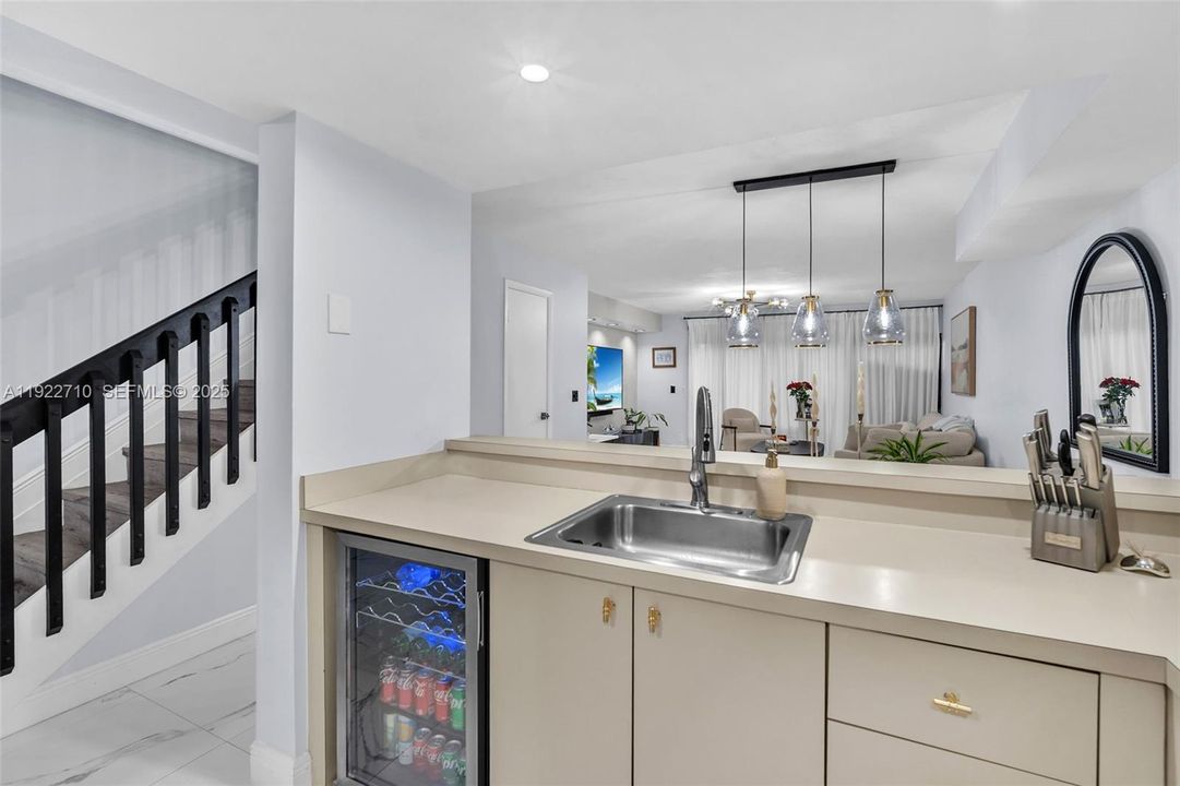 For Sale: $345,000 (2 beds, 1 baths, 1328 Square Feet)