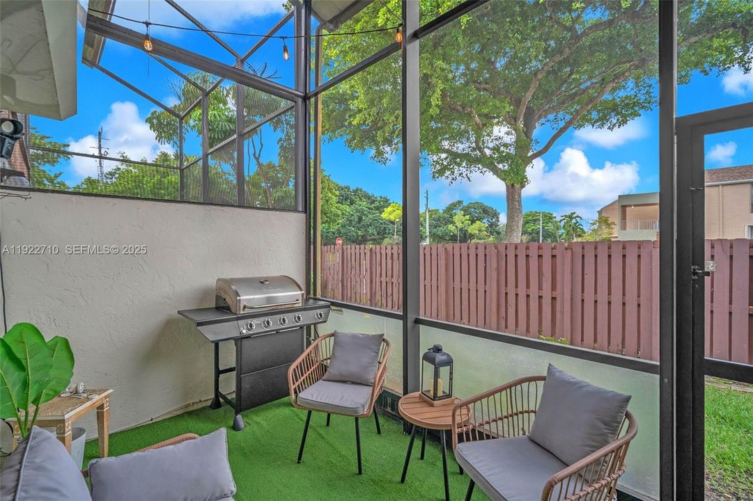 For Sale: $345,000 (2 beds, 1 baths, 1328 Square Feet)