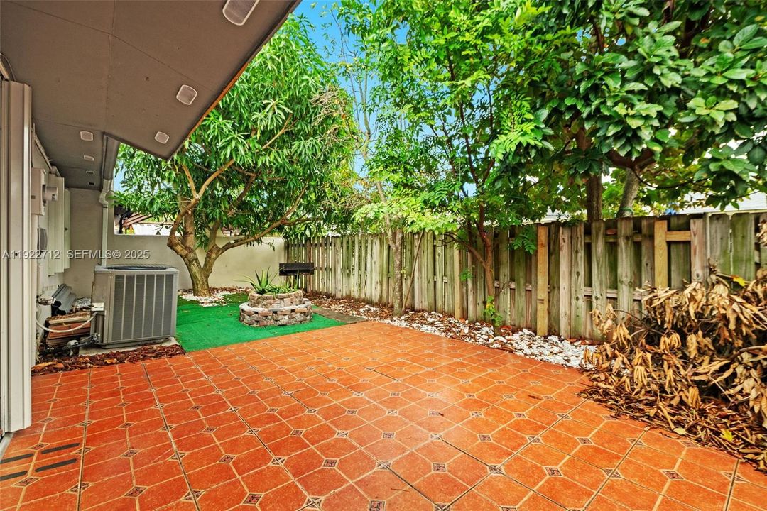 For Rent: $2,750 (2 beds, 1 baths, 1015 Square Feet)