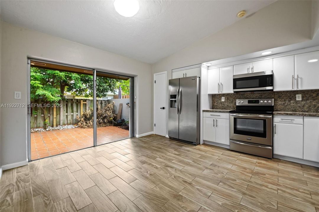 For Rent: $2,750 (2 beds, 1 baths, 1015 Square Feet)