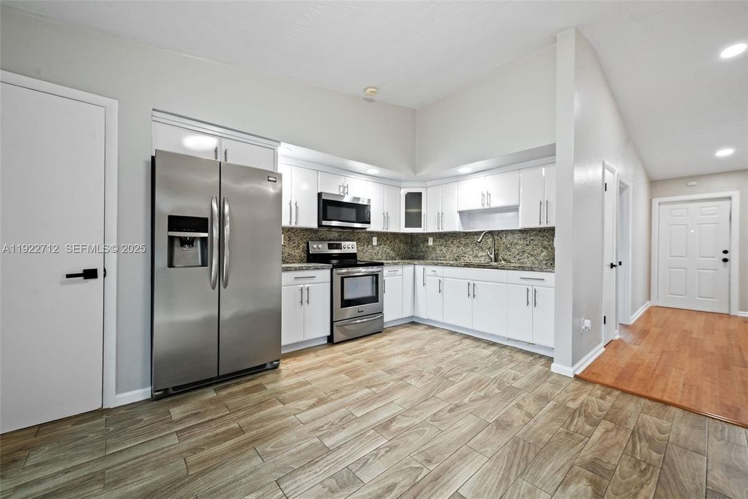 For Rent: $2,750 (2 beds, 1 baths, 1015 Square Feet)