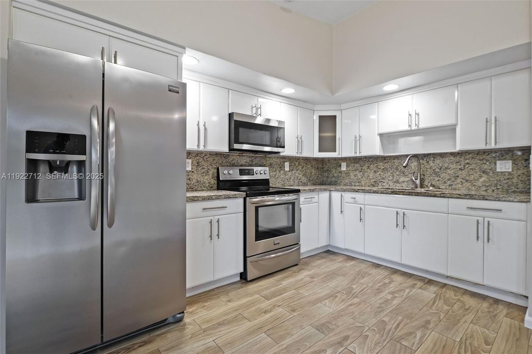 For Rent: $2,750 (2 beds, 1 baths, 1015 Square Feet)