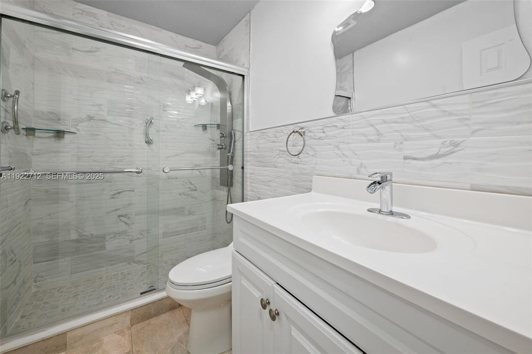 For Rent: $2,750 (2 beds, 1 baths, 1015 Square Feet)