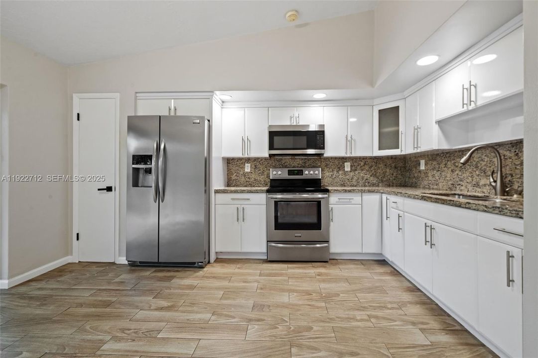 For Rent: $2,750 (2 beds, 1 baths, 1015 Square Feet)