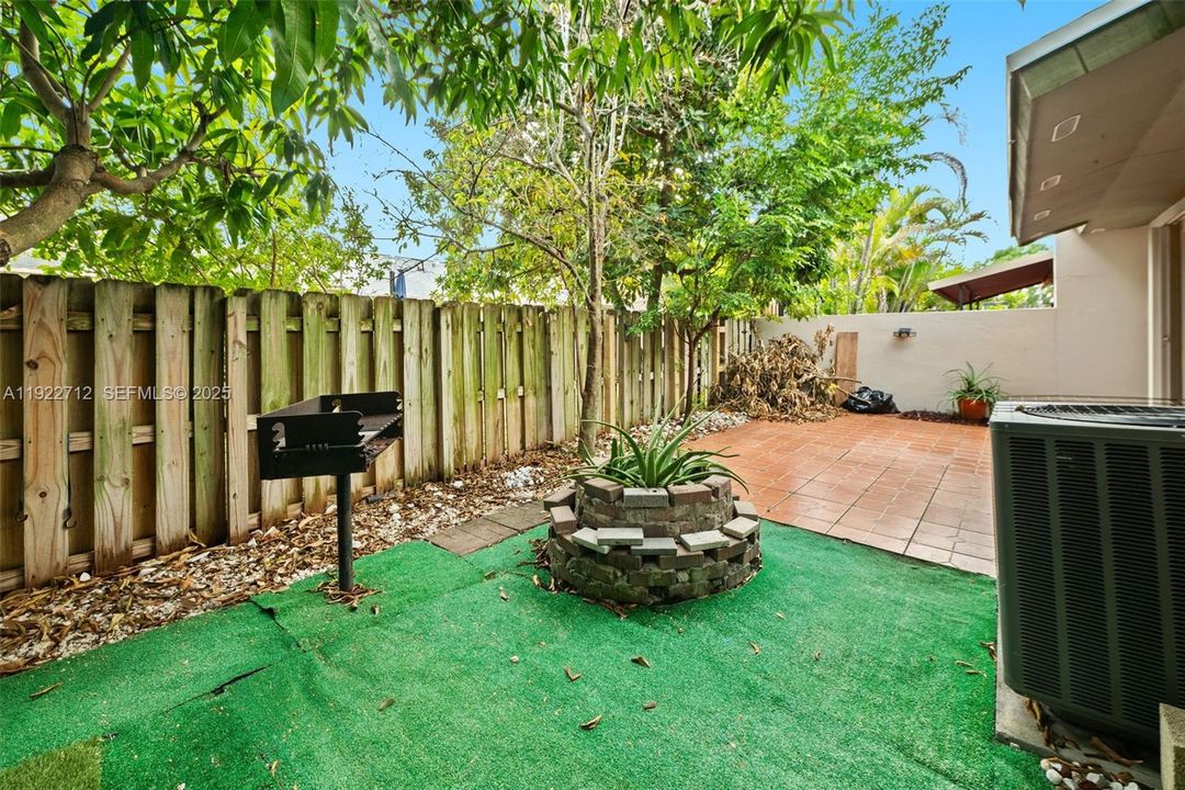 For Rent: $2,750 (2 beds, 1 baths, 1015 Square Feet)