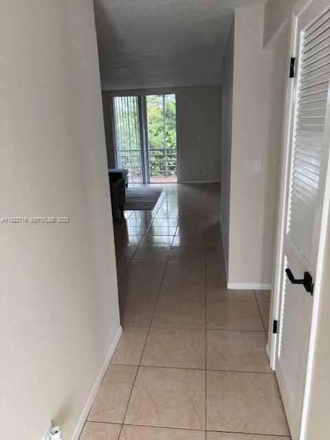 For Rent: $2,000 (2 beds, 2 baths, 937 Square Feet)