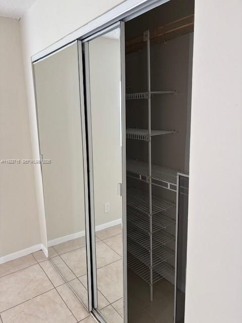 For Rent: $2,000 (2 beds, 2 baths, 937 Square Feet)