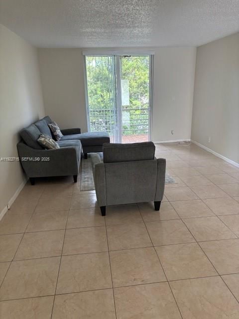 For Rent: $2,000 (2 beds, 2 baths, 937 Square Feet)