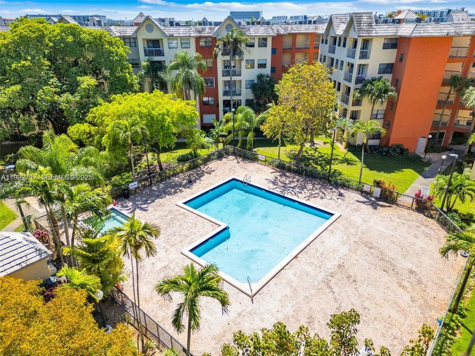 В аренду: $2,300 (2 спален, 2 ванн, 1036 Квадратных фут)