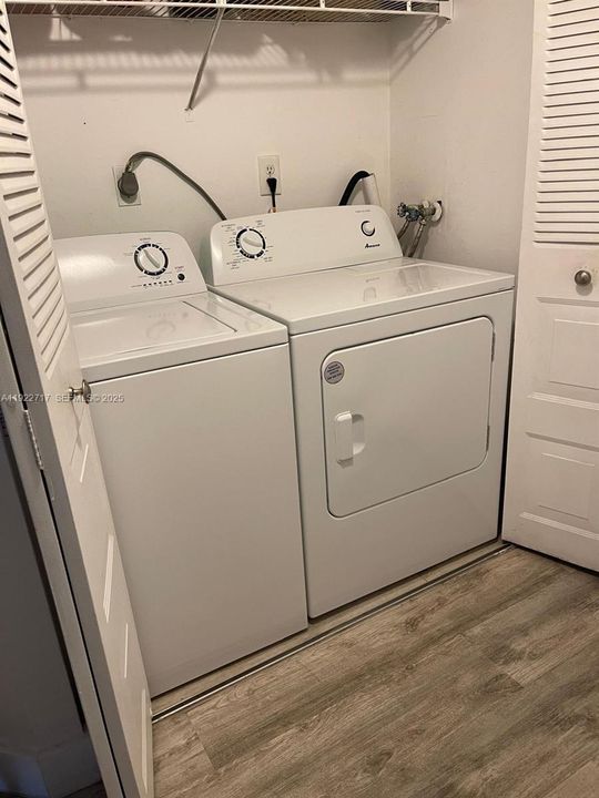 В аренду: $2,300 (2 спален, 2 ванн, 1036 Квадратных фут)