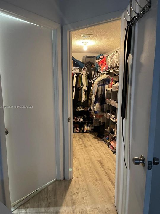 В аренду: $2,300 (2 спален, 2 ванн, 1036 Квадратных фут)