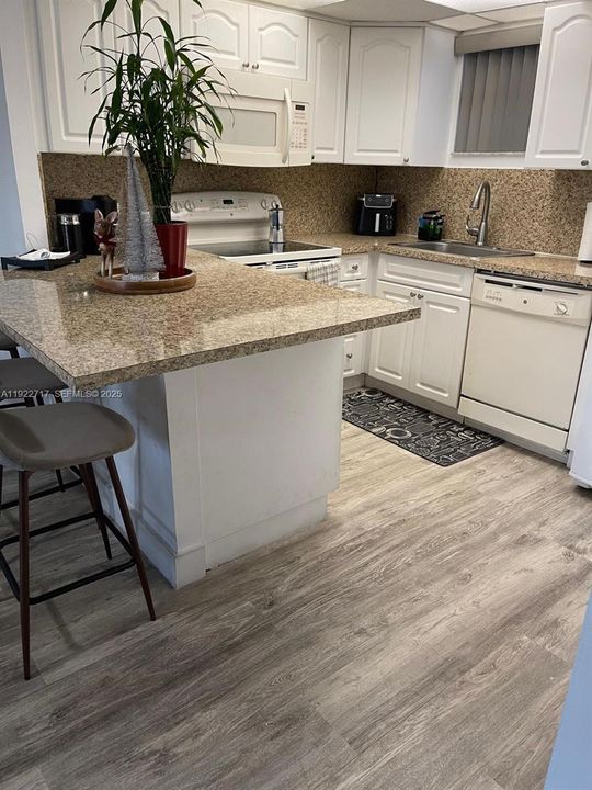 В аренду: $2,300 (2 спален, 2 ванн, 1036 Квадратных фут)