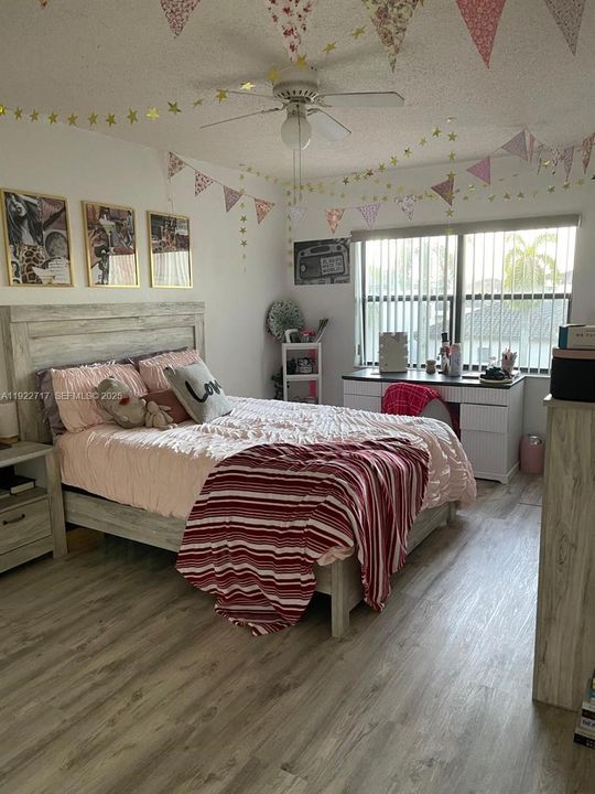 В аренду: $2,300 (2 спален, 2 ванн, 1036 Квадратных фут)