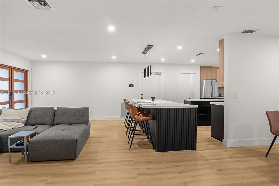 For Sale: $719,900 (3 beds, 2 baths, 1844 Square Feet)