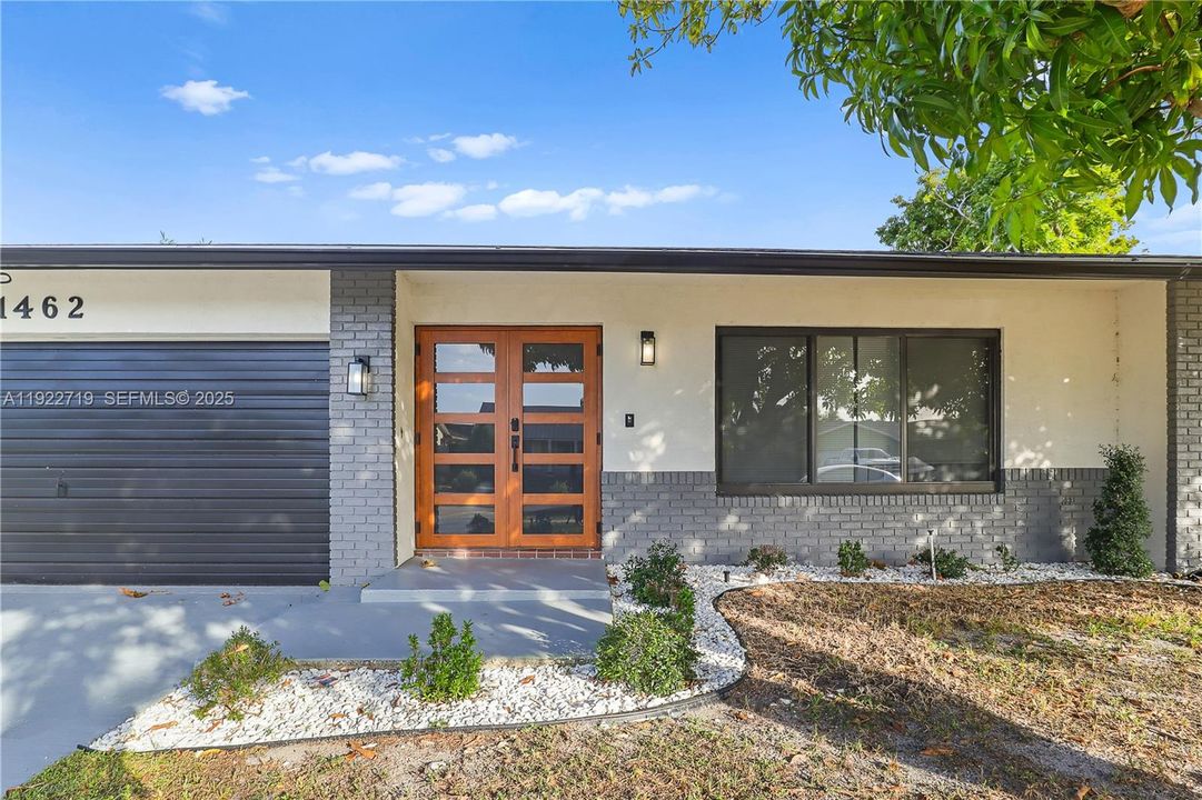 For Sale: $719,900 (3 beds, 2 baths, 1844 Square Feet)