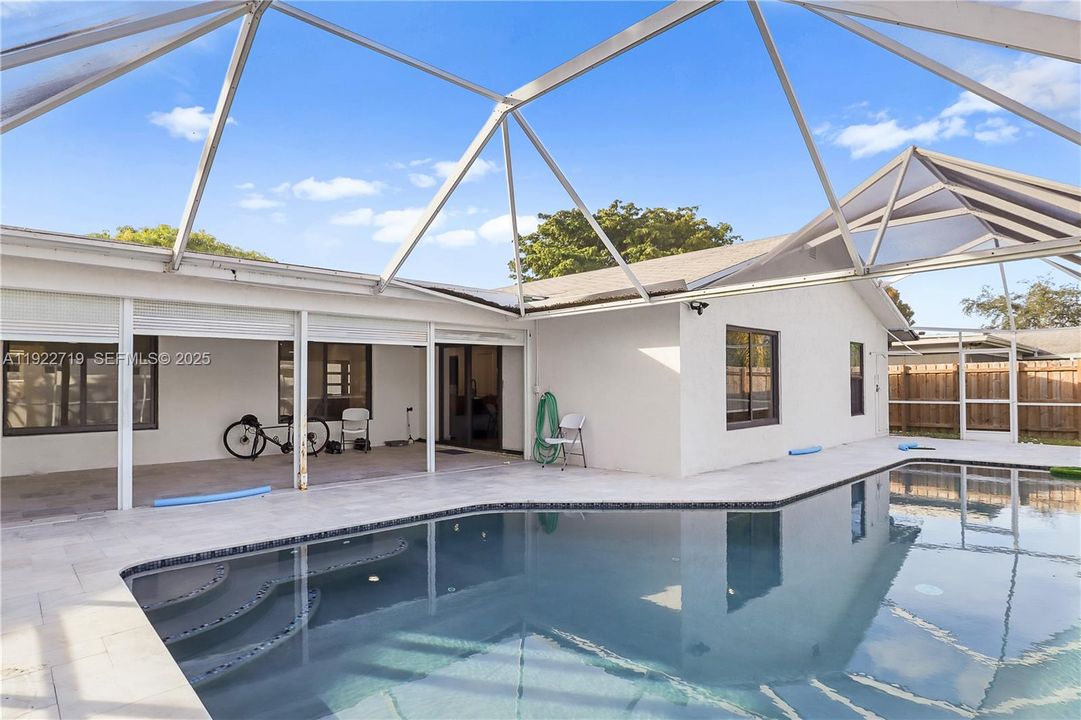 For Sale: $719,900 (3 beds, 2 baths, 1844 Square Feet)