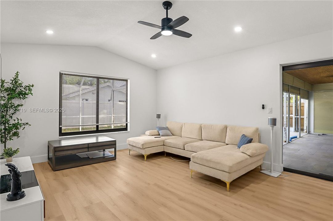 For Sale: $719,900 (3 beds, 2 baths, 1844 Square Feet)