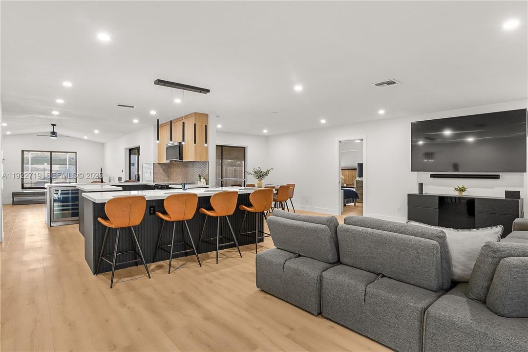 For Sale: $719,900 (3 beds, 2 baths, 1844 Square Feet)