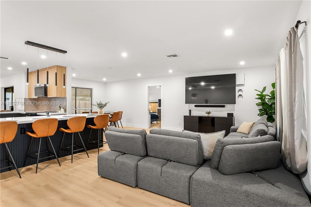 For Sale: $719,900 (3 beds, 2 baths, 1844 Square Feet)