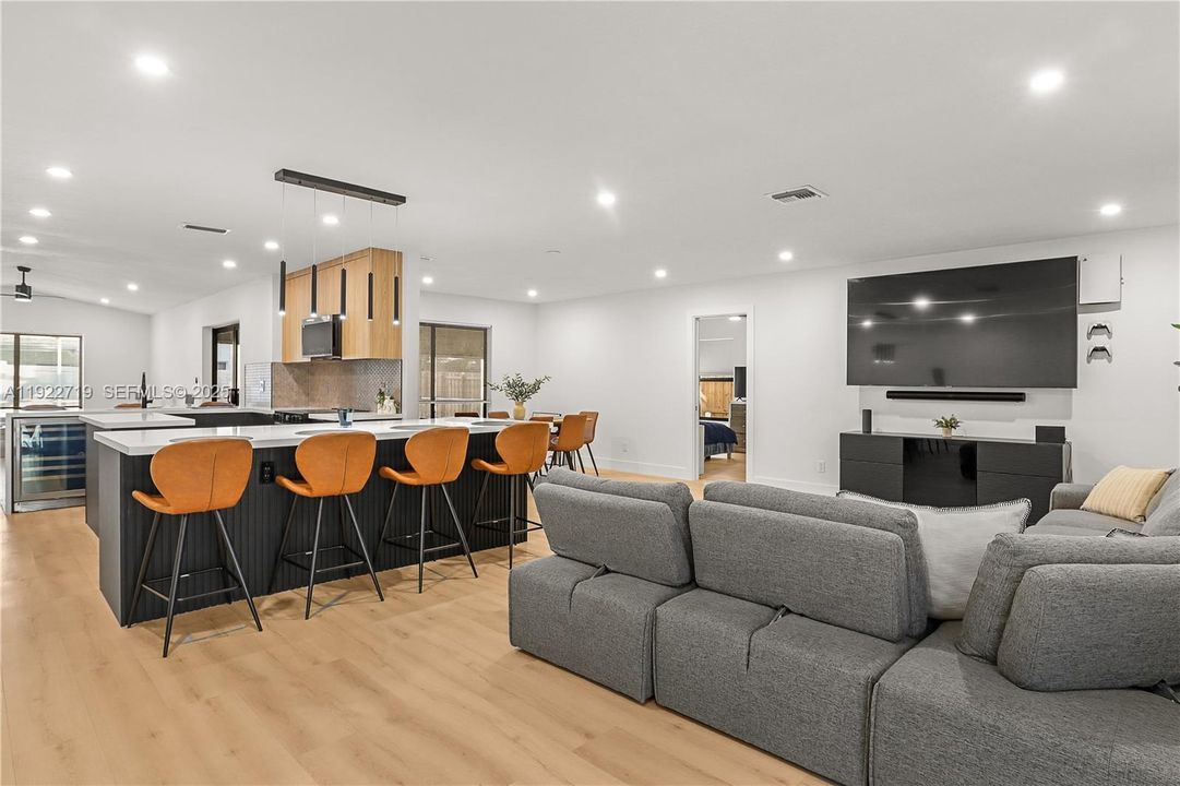 For Sale: $719,900 (3 beds, 2 baths, 1844 Square Feet)