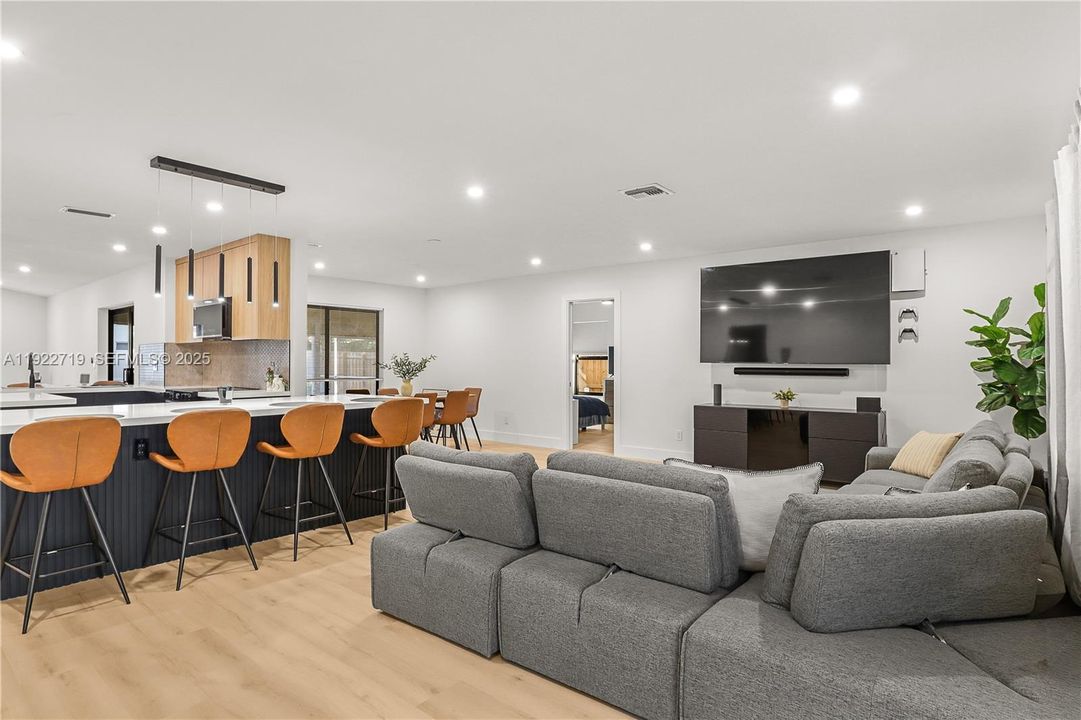 For Sale: $719,900 (3 beds, 2 baths, 1844 Square Feet)