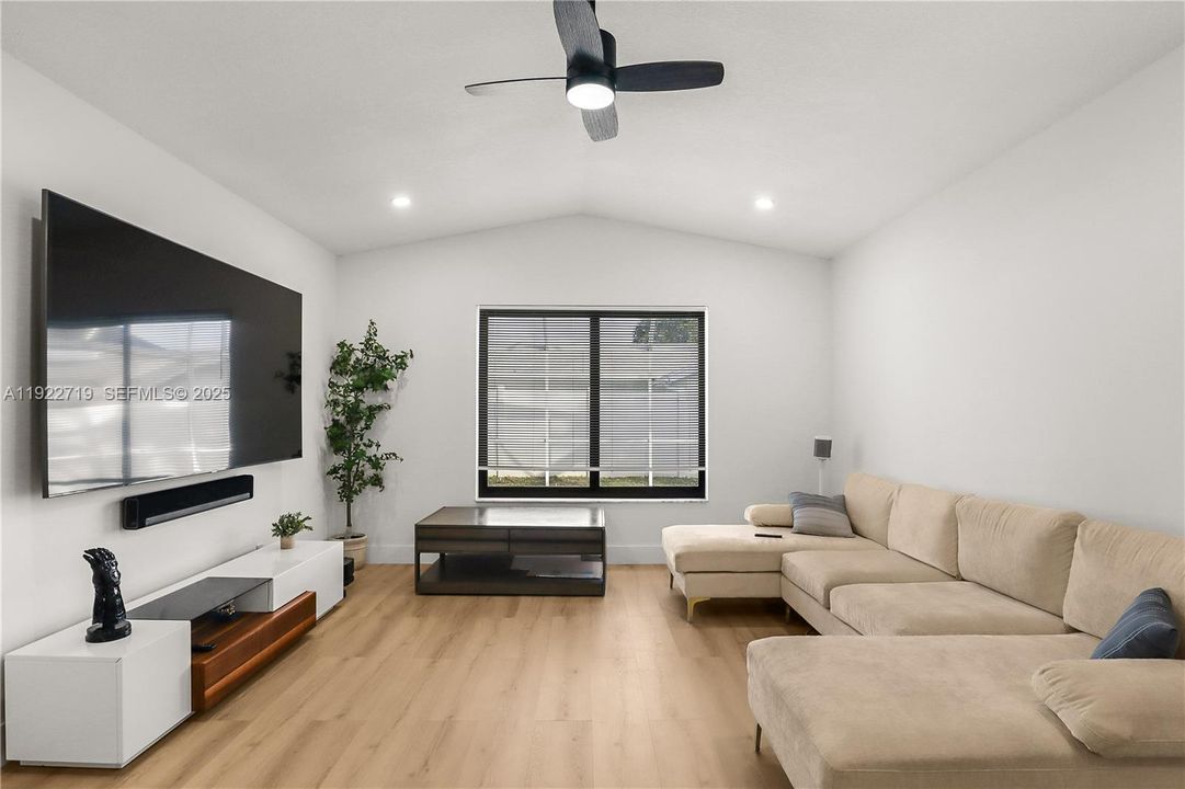 For Sale: $719,900 (3 beds, 2 baths, 1844 Square Feet)