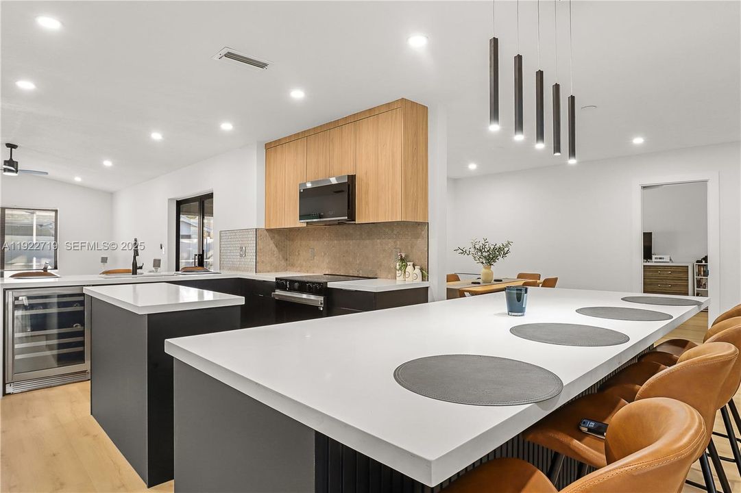 For Sale: $719,900 (3 beds, 2 baths, 1844 Square Feet)