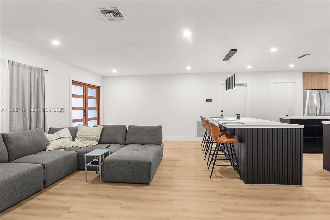 For Sale: $719,900 (3 beds, 2 baths, 1844 Square Feet)