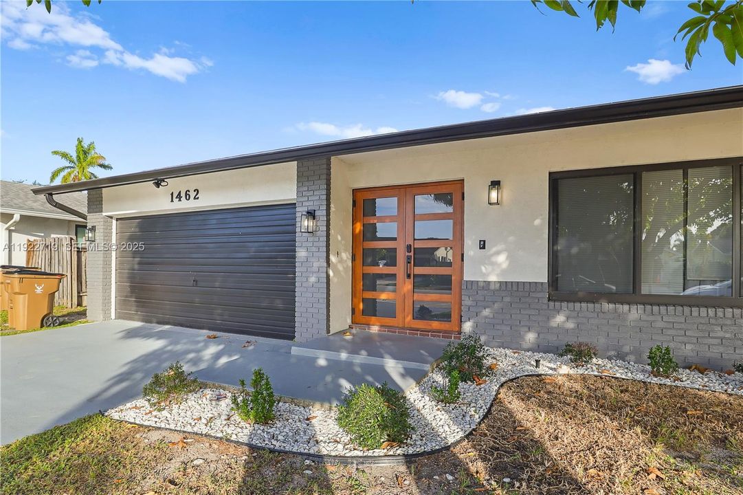 For Sale: $719,900 (3 beds, 2 baths, 1844 Square Feet)