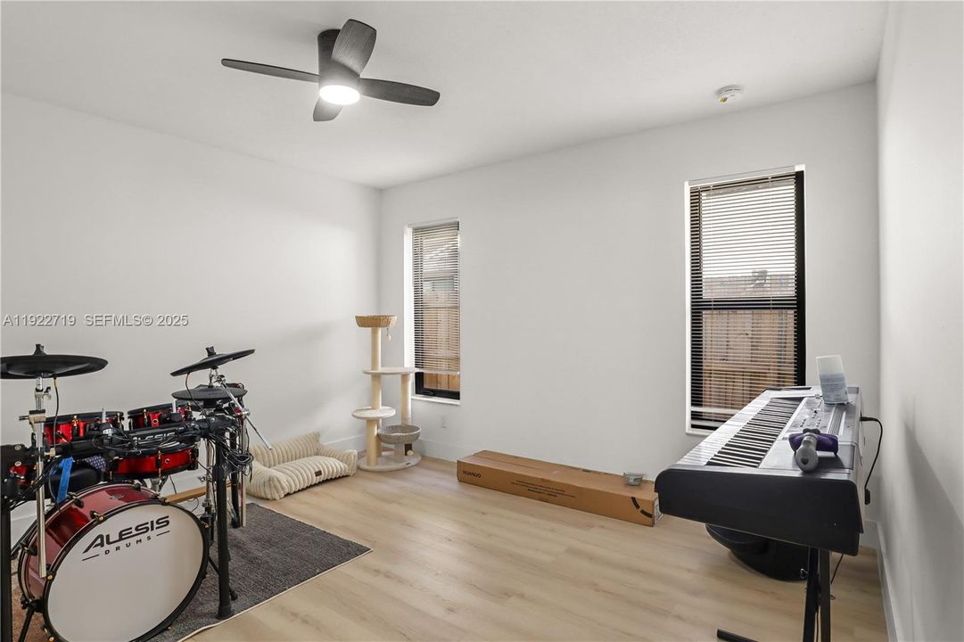 For Sale: $719,900 (3 beds, 2 baths, 1844 Square Feet)