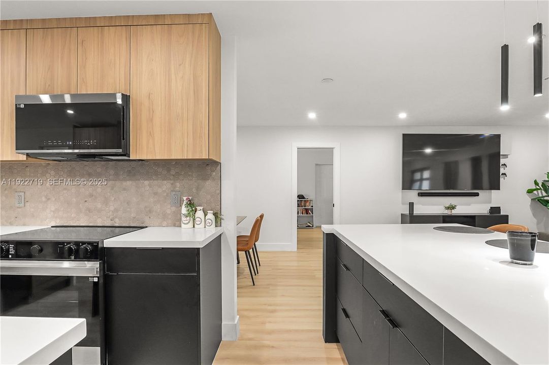 For Sale: $719,900 (3 beds, 2 baths, 1844 Square Feet)