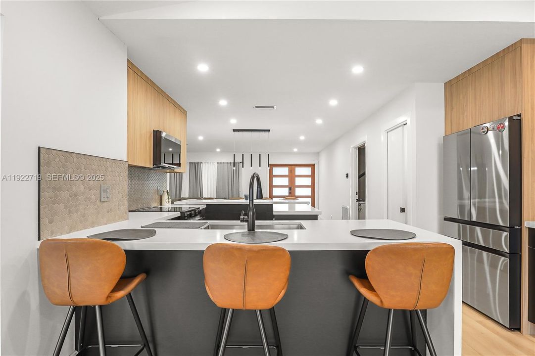 For Sale: $719,900 (3 beds, 2 baths, 1844 Square Feet)