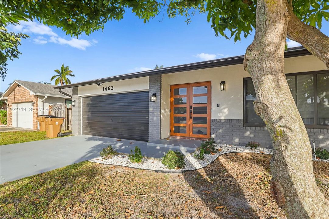 For Sale: $719,900 (3 beds, 2 baths, 1844 Square Feet)